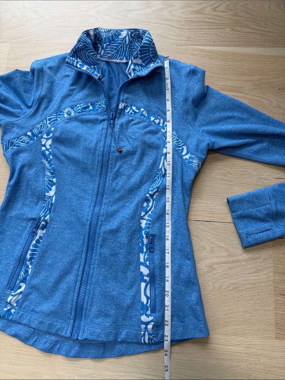 Lululemon Women's Zip-Front Active Jacket with Patterned Trim - Picture 5 of 11
